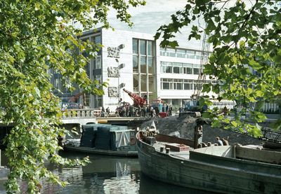 801464 Afbeelding van de plaatsing van de hulpbrug bij de Willemsbrug te Utrecht, tijdens de werkzaamheden ten behoeve ...